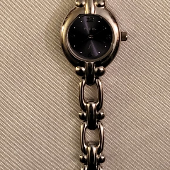 FOSSIL VINTAGE STAINLESS STEEL LADIES WATCH - Picture 4 of 4
